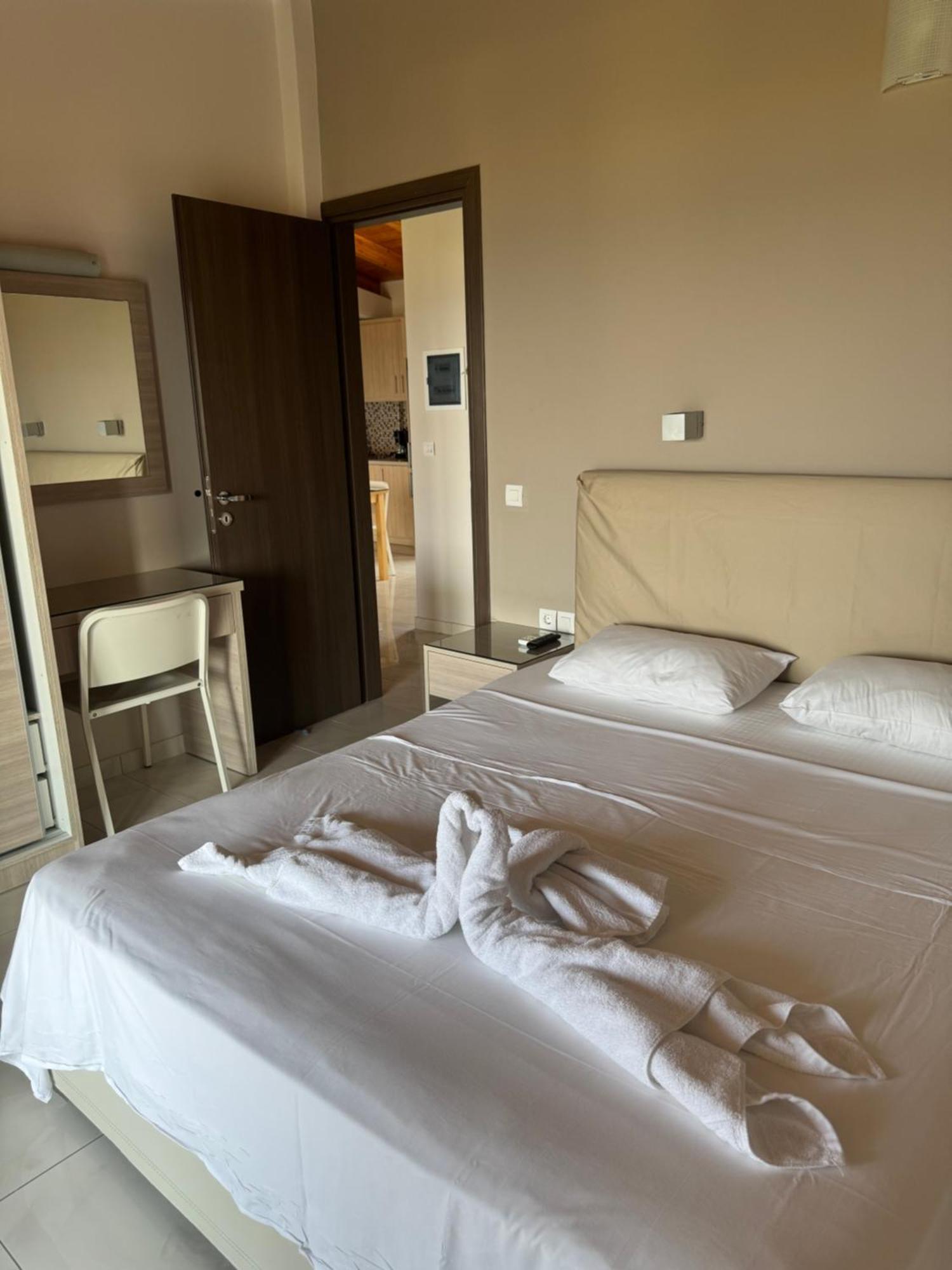 Endless Seaview Apartment B Аликес Екстериор снимка